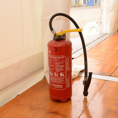 Extincteur chapiteau LDC location chapiteaux événements Lyon Macon Rhone Alpes Bourgogne