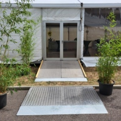 Rampe d’accès LDC location chapiteaux événements Lyon Macon Rhone Alpes Bourgogne