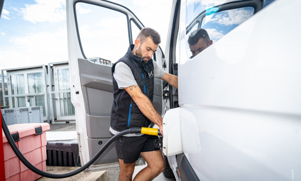 Espaces de stockage, flotte de transport, matériel pour louer des chapiteaux dans la région de Lyon
