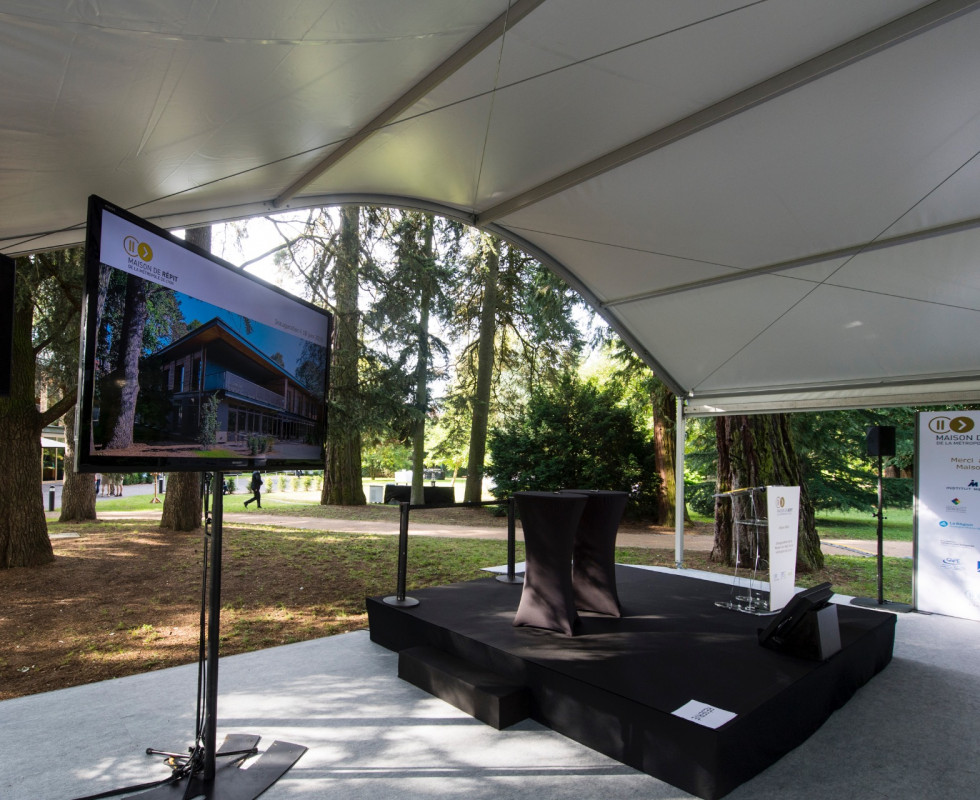 Location de chapiteaux événements privés et professionnels Mâcon Lyon Rhône Alpes