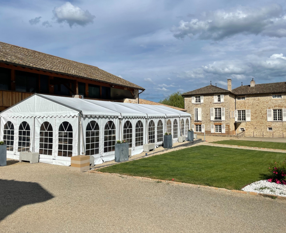 Location de chapiteaux événements privés et professionnels Mâcon Lyon Rhône Alpes