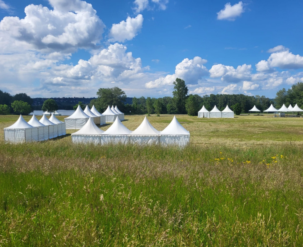 Location de chapiteaux pointus pagodes 5x5 garden cottages pour événements Lyon Mâcon Bourgogne Rhône Alpes