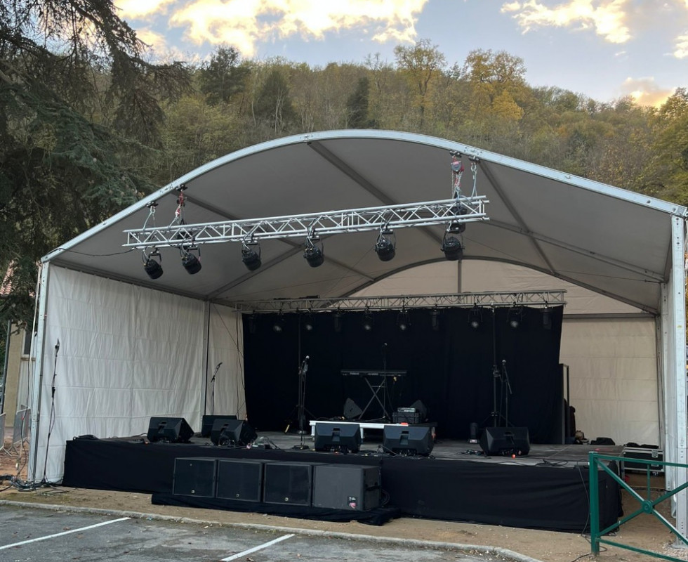 Location de chapiteaux événements privés et professionnels Mâcon Lyon Rhône Alpes