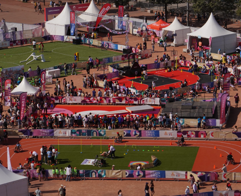 Location de chapiteaux pointus pagodes 5x5 garden cottages pour événements Lyon Mâcon Bourgogne Rhône Alpes