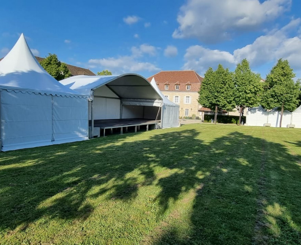 Location de chapiteaux événements privés et professionnels Mâcon Lyon Rhône Alpes