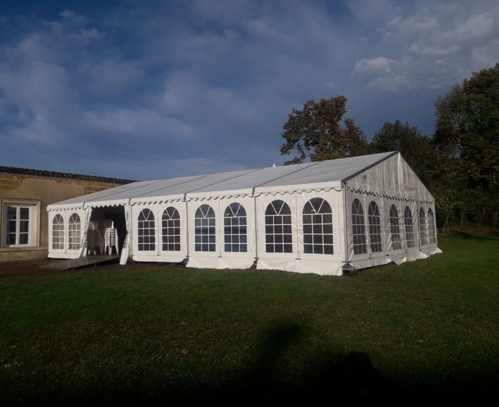 Location de chapiteaux événements privés et professionnels Mâcon Lyon Rhône Alpes