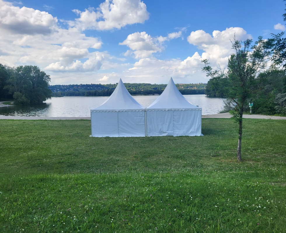 Location de chapiteaux pointus pagodes 5x5 garden cottages pour événements Lyon Mâcon Bourgogne Rhône Alpes