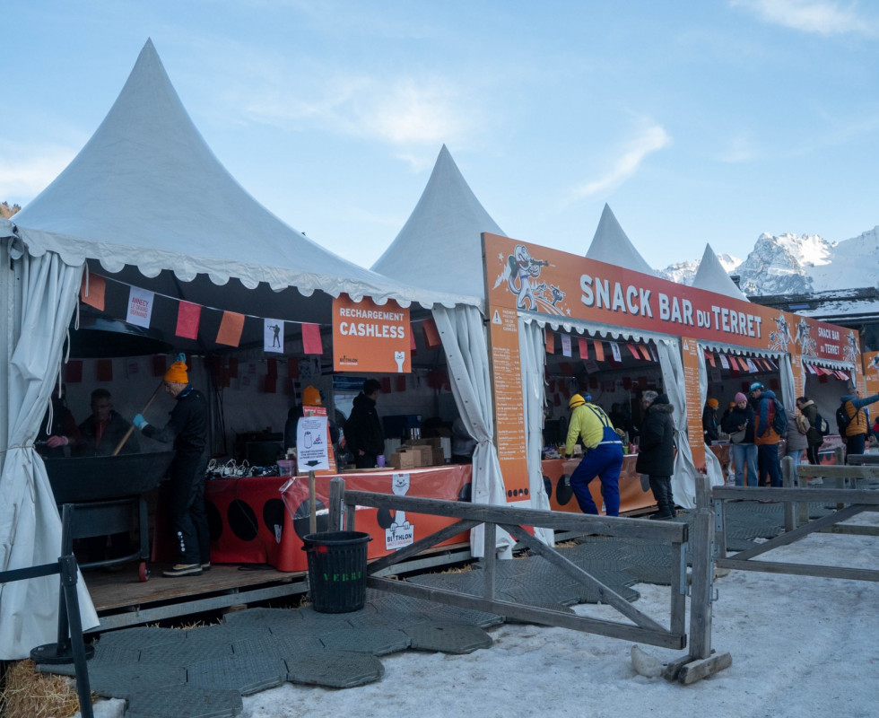 Location de chapiteaux pointus pagodes 5x5 garden cottages pour événements Lyon Mâcon Bourgogne Rhône Alpes