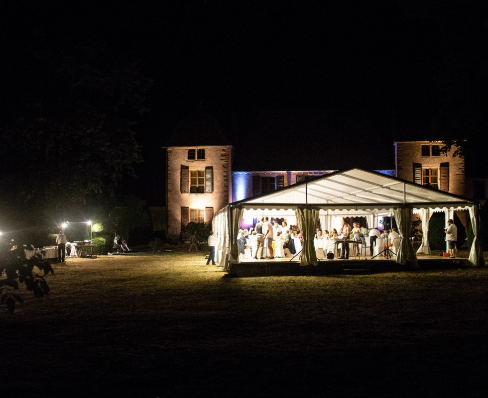 Location de chapiteaux événements privés et professionnels Mâcon Lyon Rhône Alpes