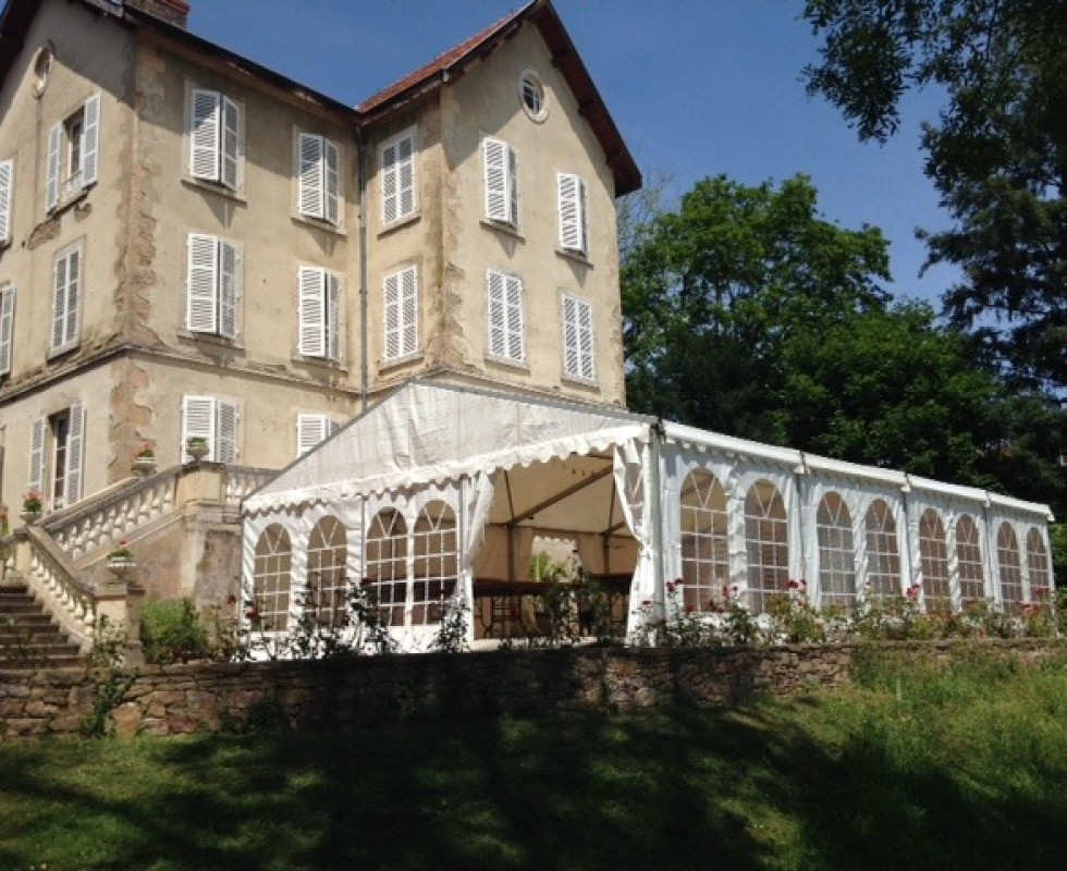 Location de chapiteaux événements privés et professionnels Mâcon Lyon Rhône Alpes