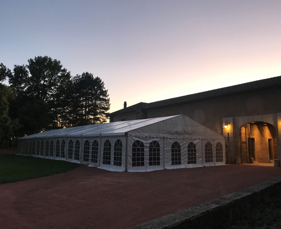 Location de chapiteaux événements privés et professionnels Mâcon Lyon Rhône Alpes