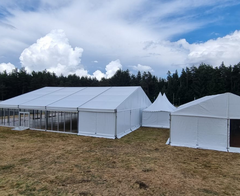 Location de chapiteaux événements privés et professionnels Mâcon Lyon Rhône Alpes