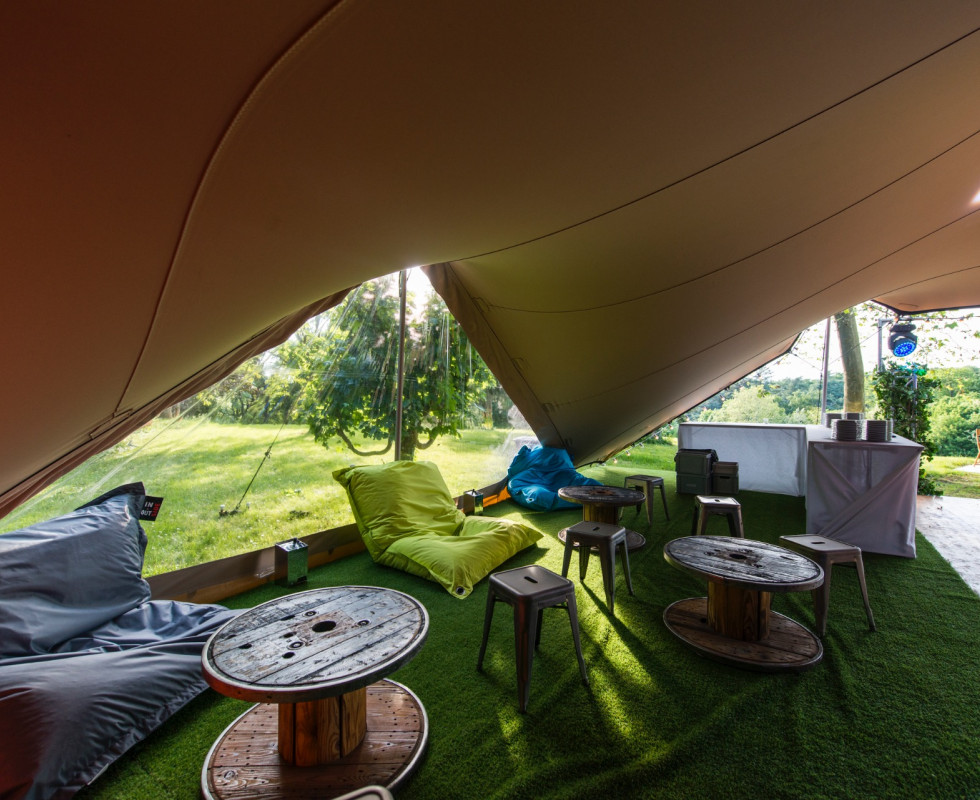 Location de chapiteaux événements privés et professionnels Mâcon Lyon Rhône Alpes