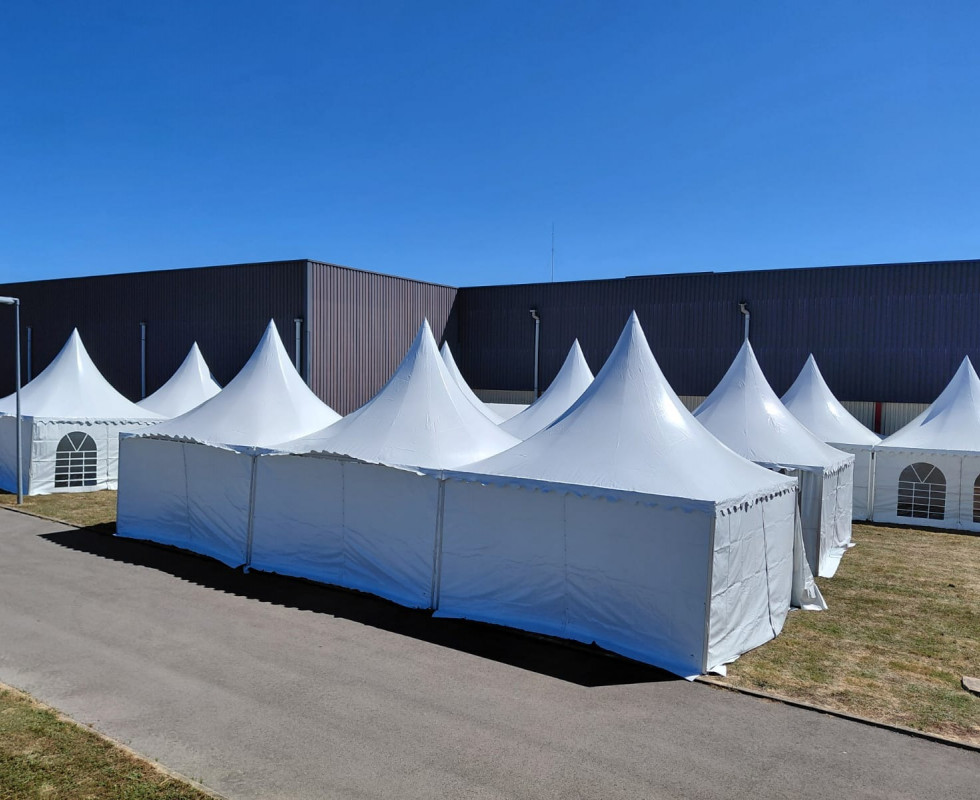 Location de chapiteaux pointus pagodes 5x5 garden cottages pour événements Lyon Mâcon Bourgogne Rhône Alpes