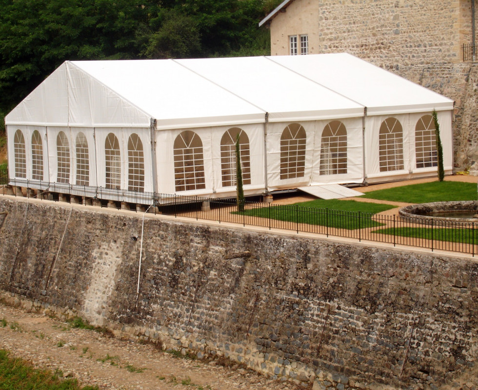 Location de chapiteaux événements privés et professionnels Mâcon Lyon Rhône Alpes