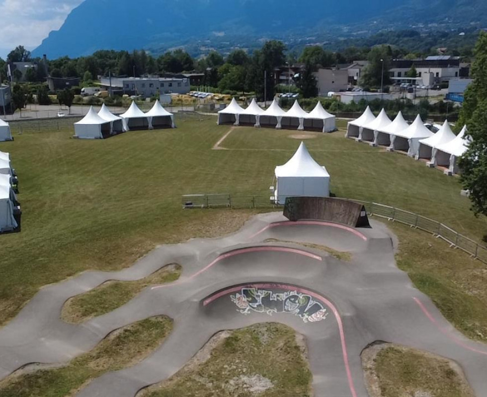 Location de chapiteaux pointus pagodes 5x5 garden cottages pour événements Lyon Mâcon Bourgogne Rhône Alpes