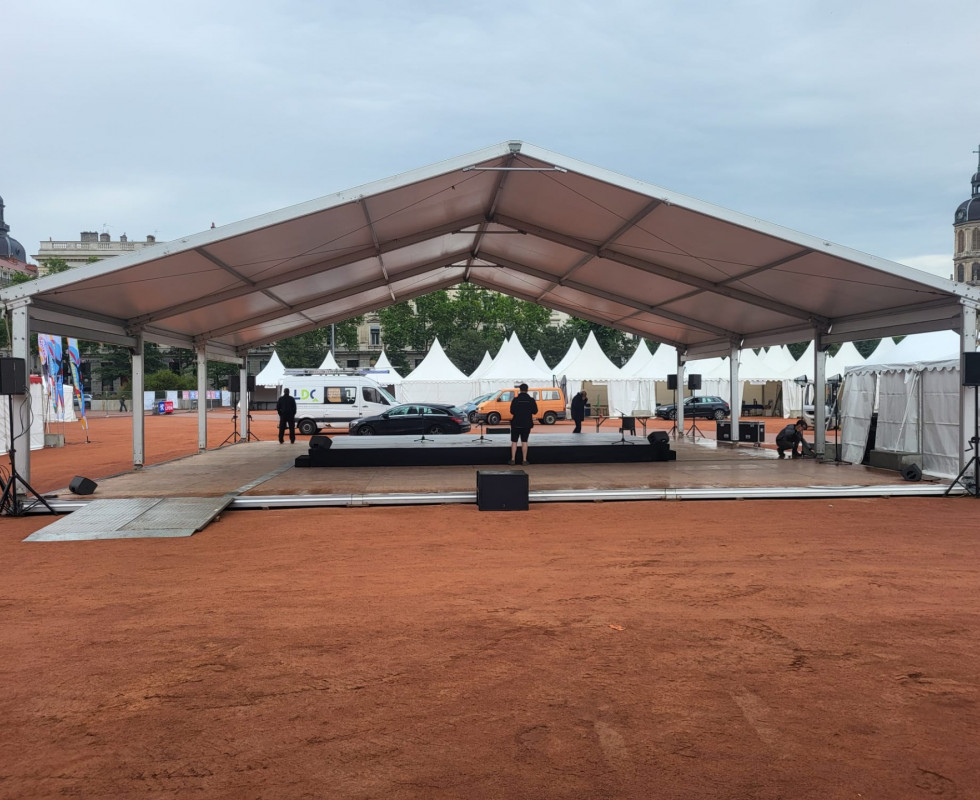 Location de chapiteaux événements privés et professionnels Mâcon Lyon Rhône Alpes