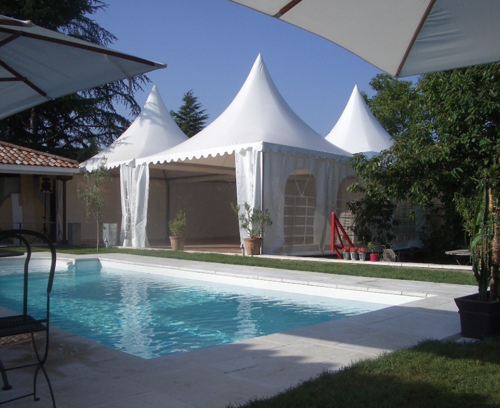 Extension d'espaces pour organiser des événements avec des chapiteaux, tentes, pagodes