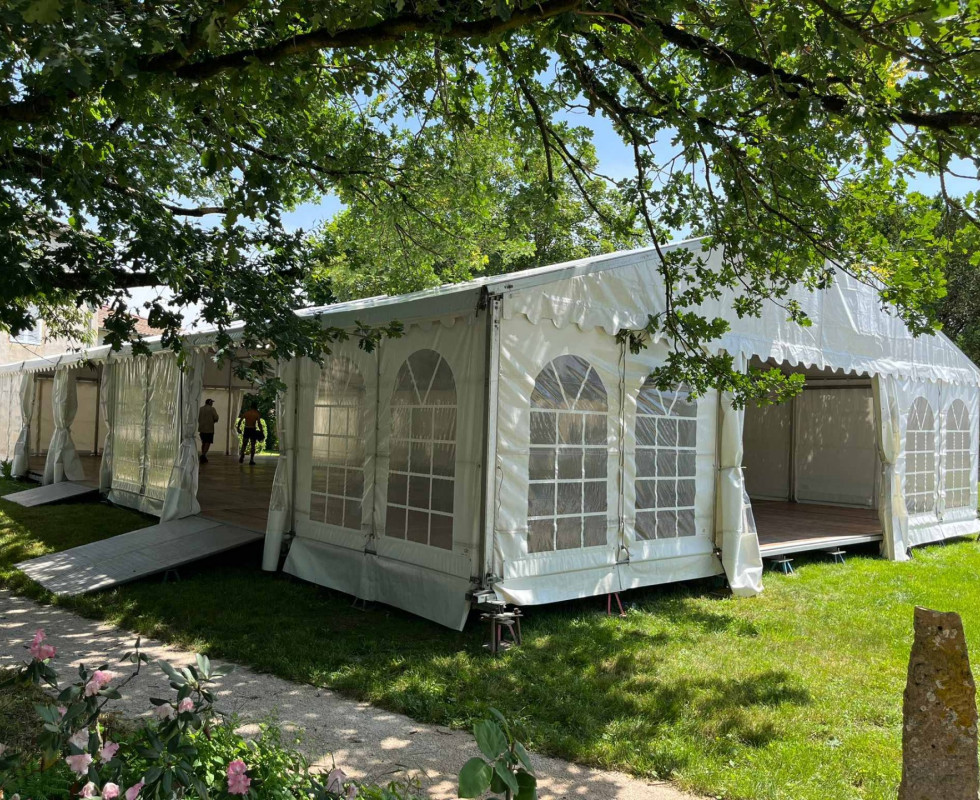 Location de chapiteaux événements privés et professionnels Mâcon Lyon Rhône Alpes