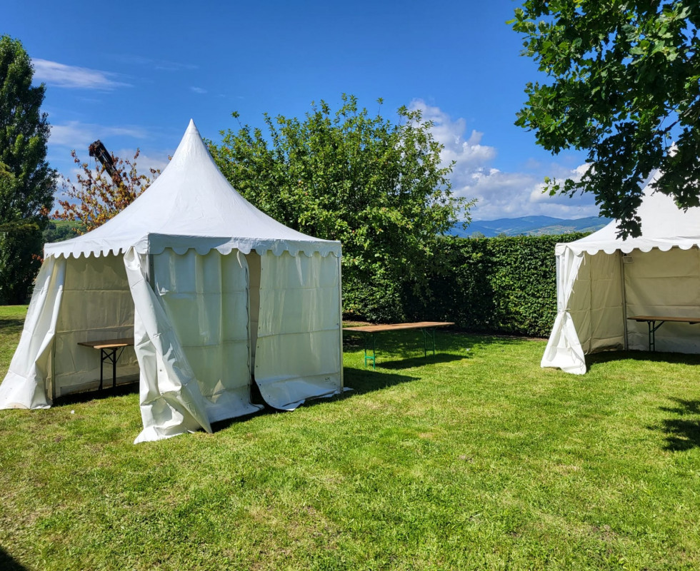 Location de chapiteaux pointus pagodes 5x5 garden cottages pour événements Lyon Mâcon Bourgogne Rhône Alpes