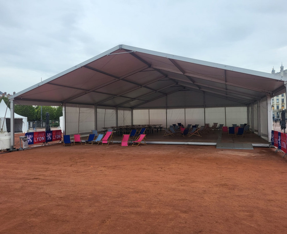 Location de chapiteaux événements privés et professionnels Mâcon Lyon Rhône Alpes