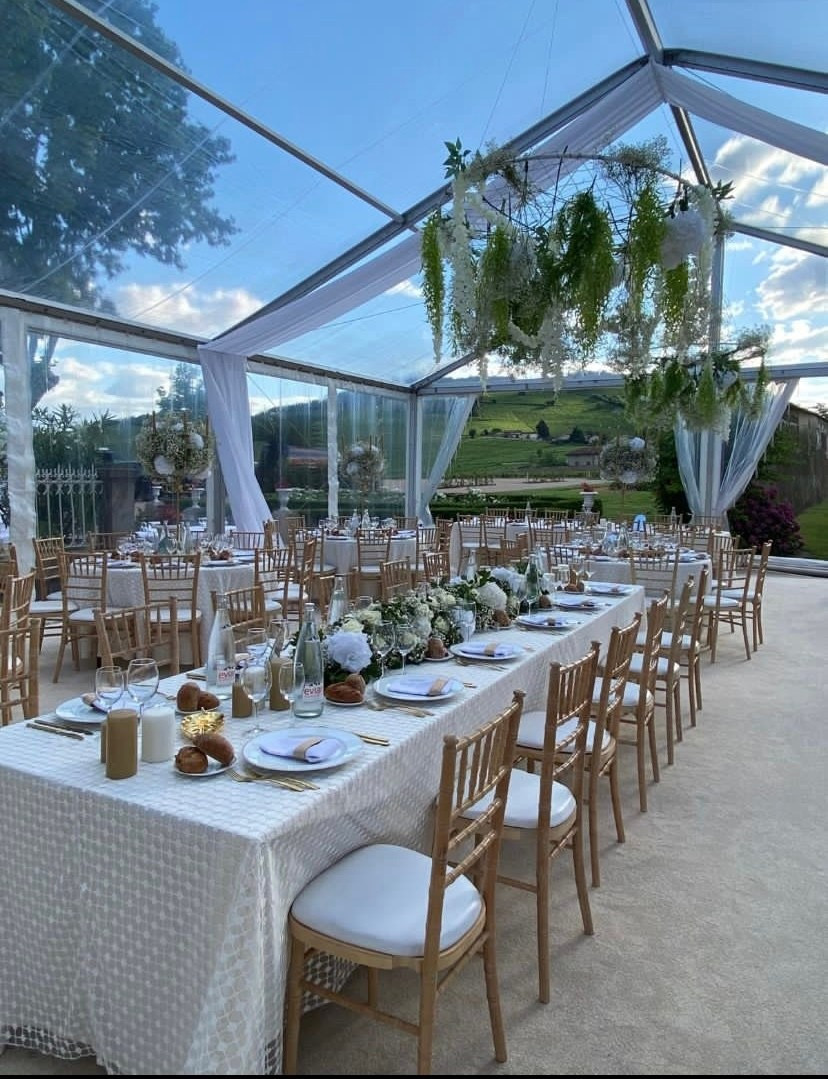 repas de gala sous chapiteau