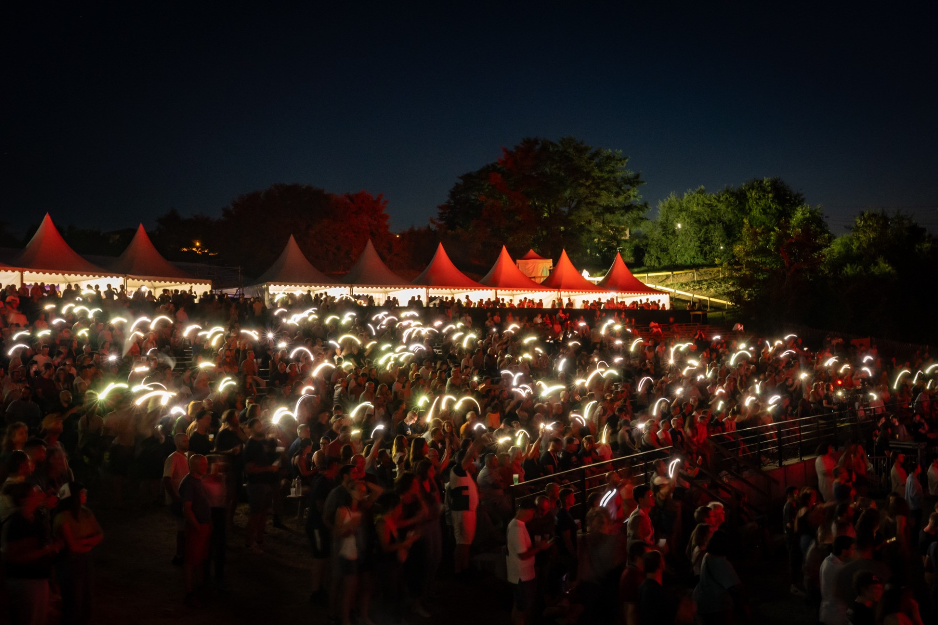 spectacle avec chapiteaux