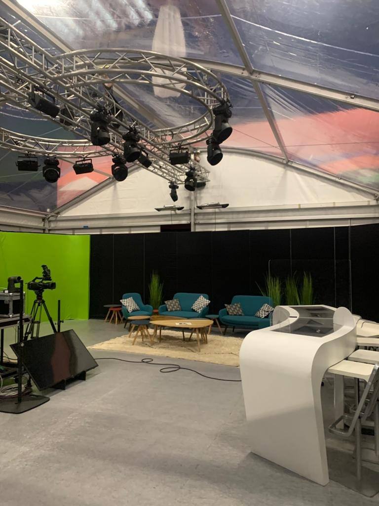 Mobilier matériel confort avec chapiteaux