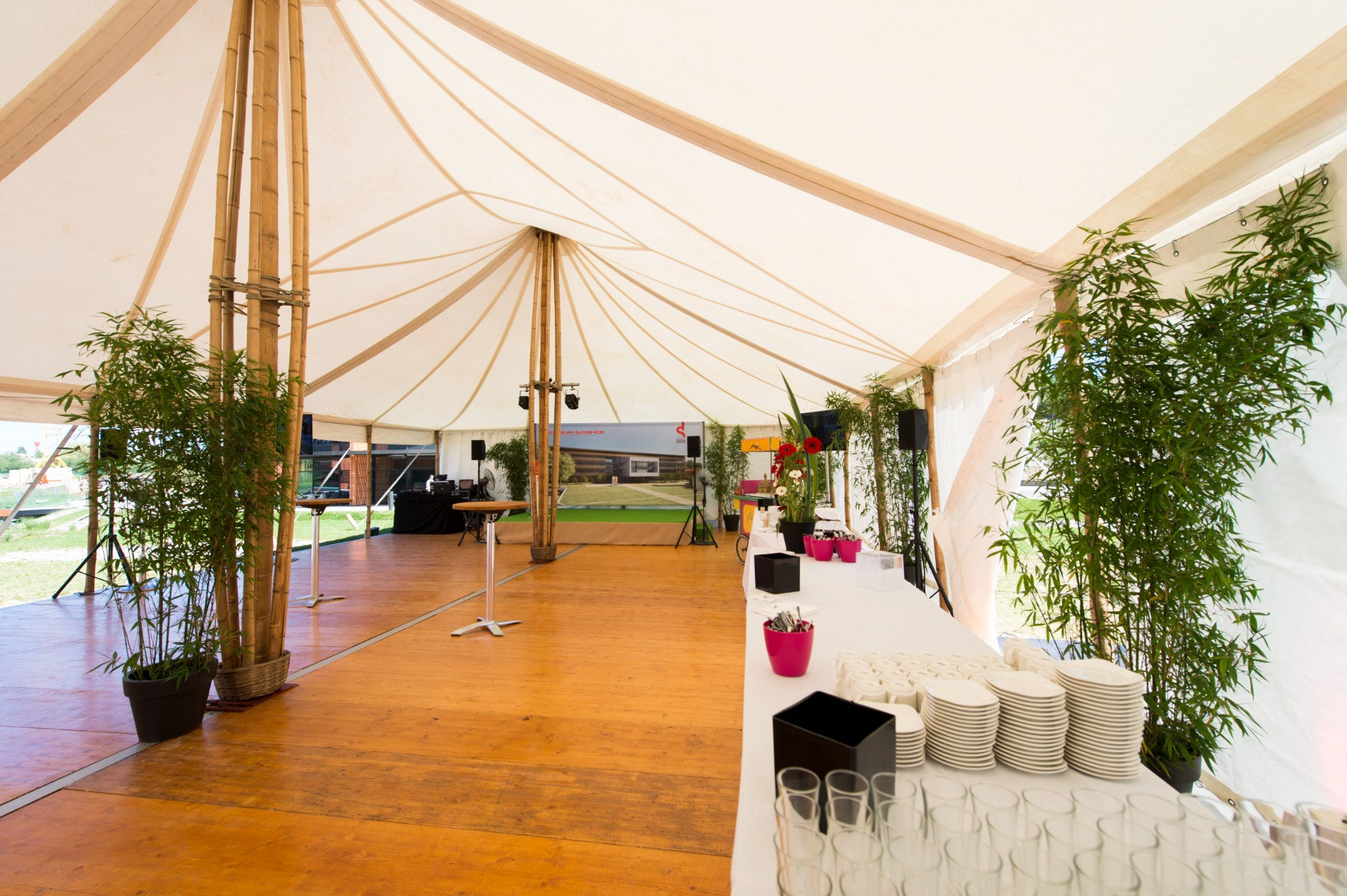 Mobilier matériel confort avec chapiteaux