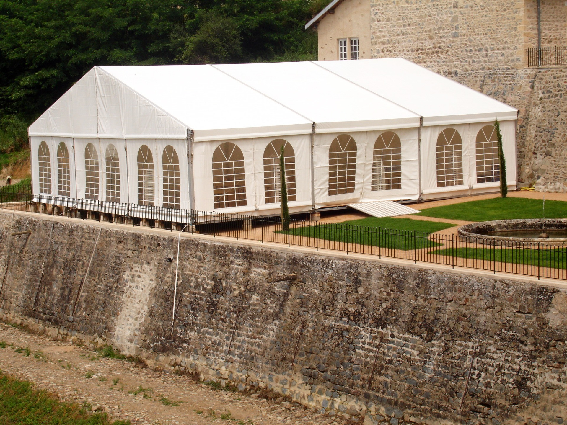 Location chapiteaux événement châteaux Beaujolais Bourgogne