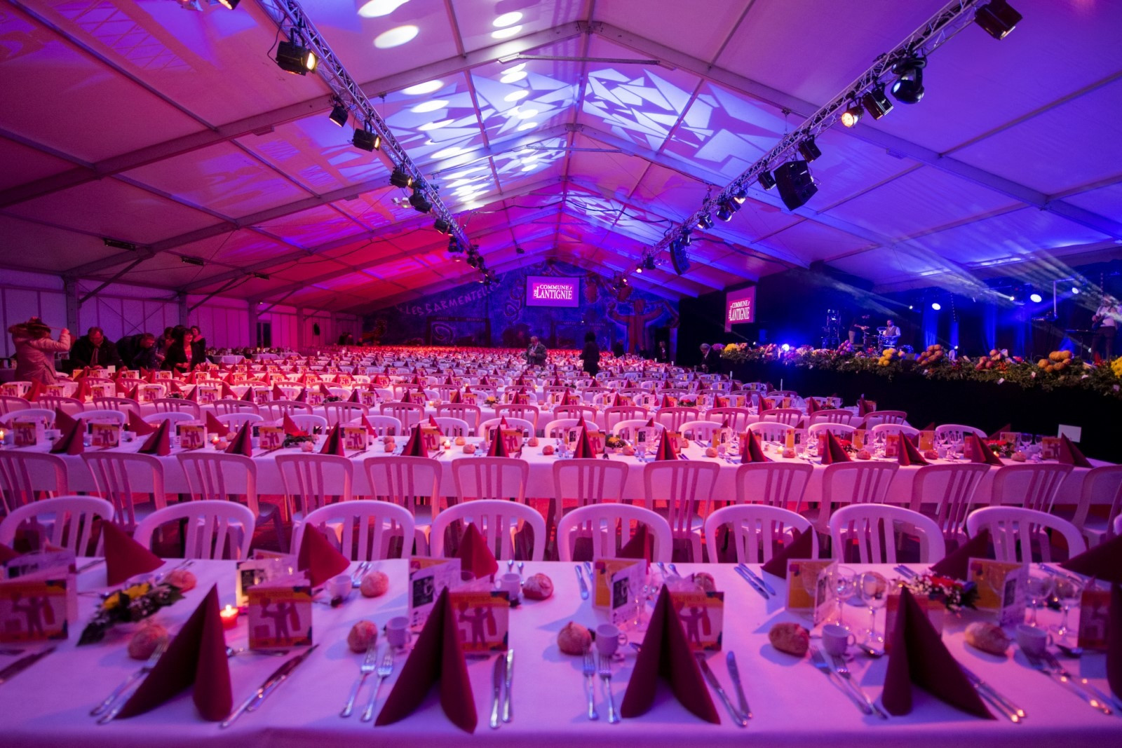 repas sous chapiteau LDC location Lyon