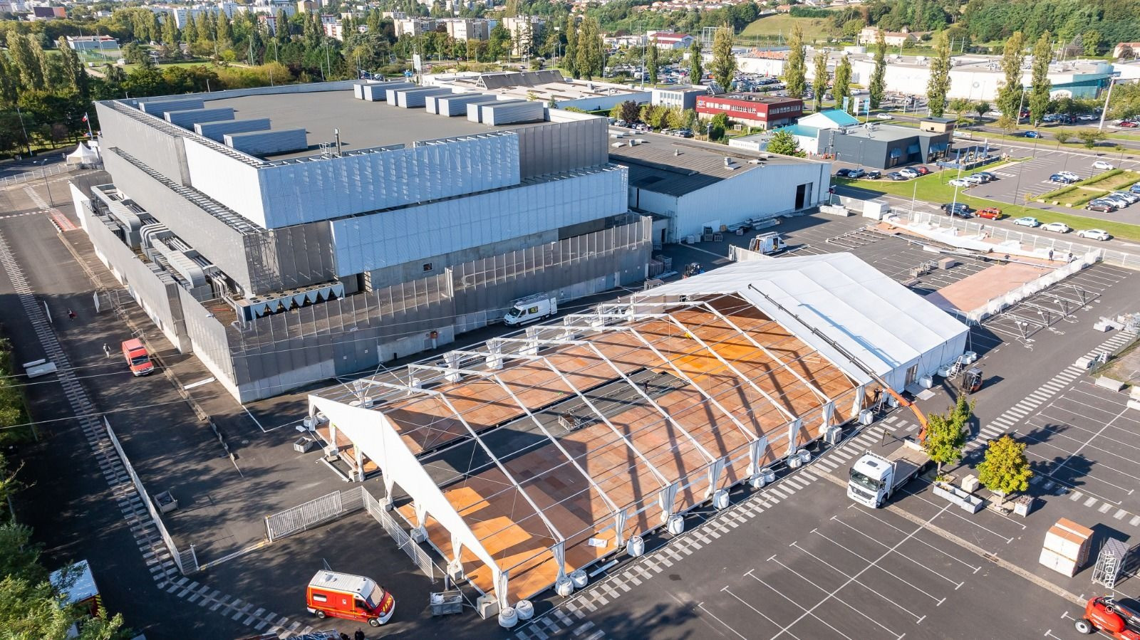 Lestage chapiteaux vent