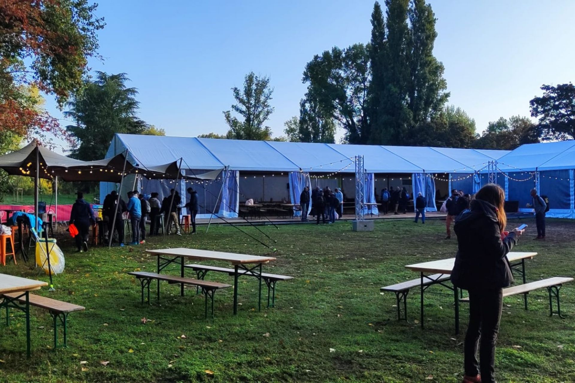 événement d'entreprise team building avec des chapiteaux Lyon