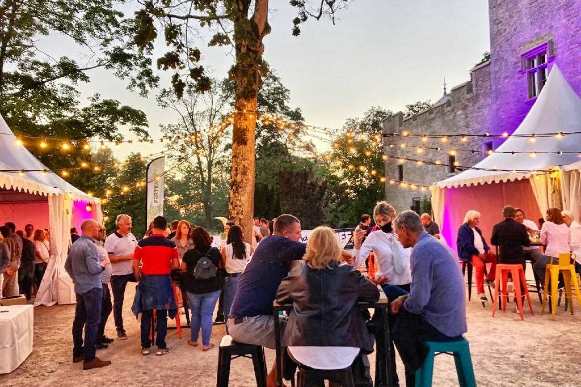 Location de différents chapiteaux et tentes par LDC pour le Festival du Printemps de Pérouges