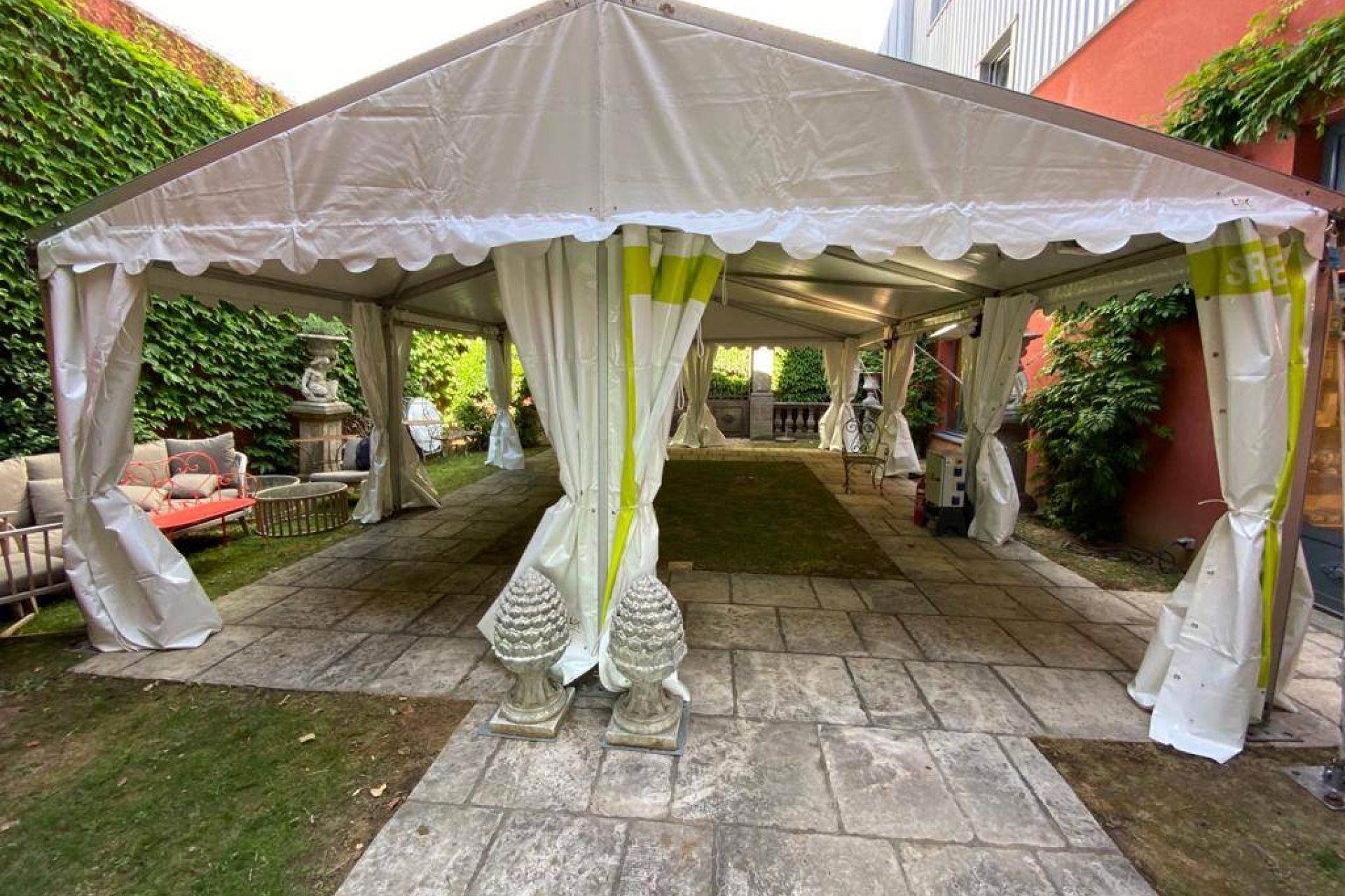 location de chapiteau pour un séminaire à Mâcon : LDC fournisseur d'espaces réceptifs pour les événements d'entreprise