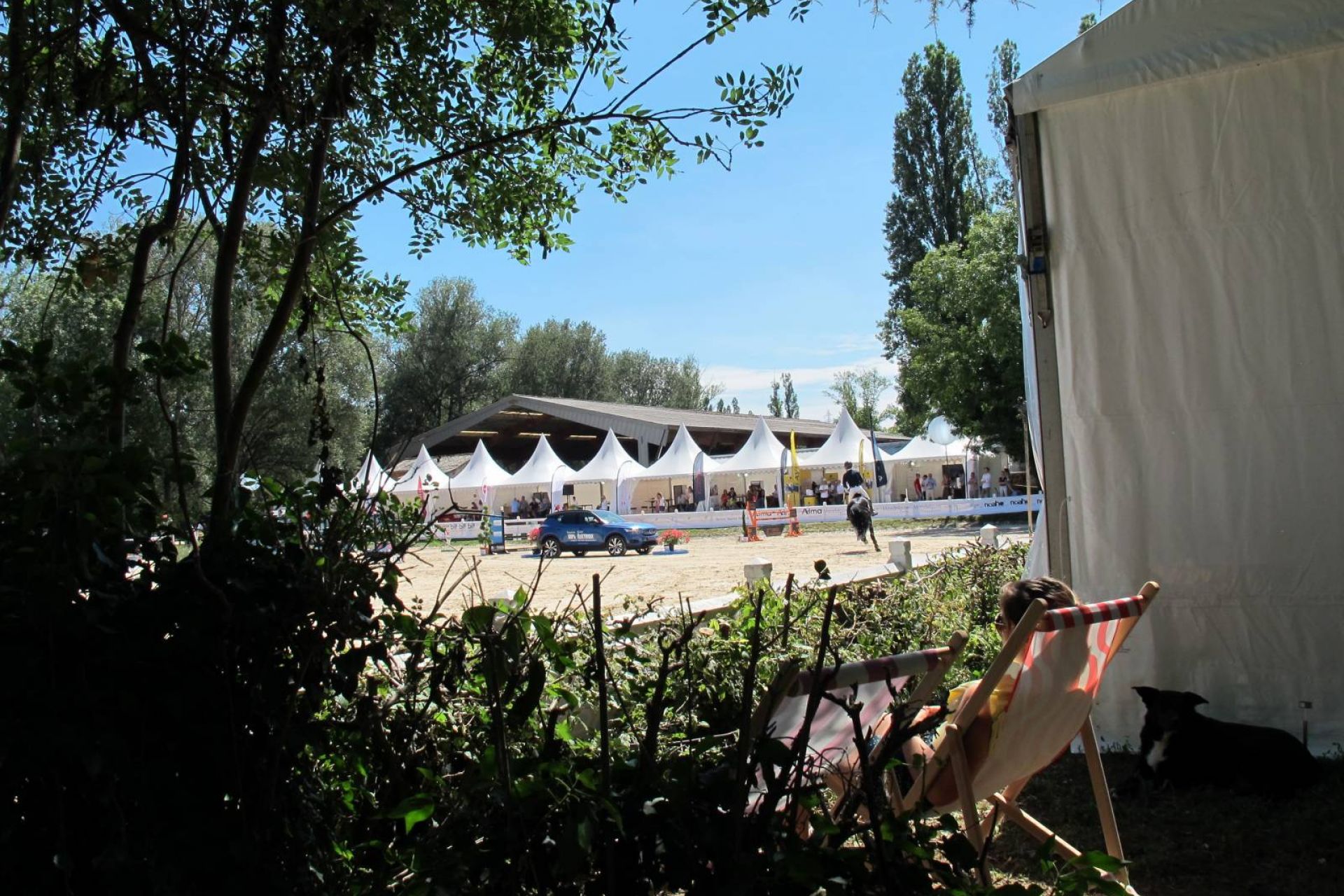 Location de nombreux chapiteaux garden et d'une grande structure traditionnelle par LDC pour un Jumping à Lyon