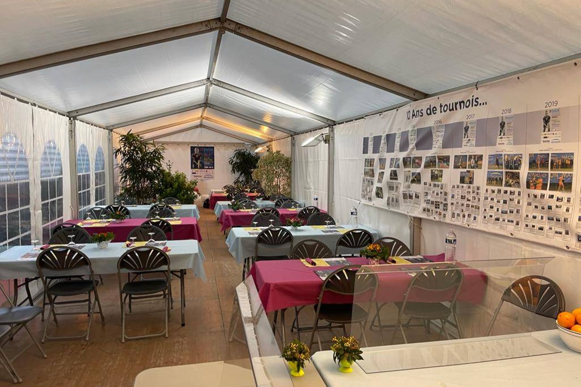 Location de chapiteaux et mobilier pour un tournoi international de tennis. LDC fournit les événements sportifs.