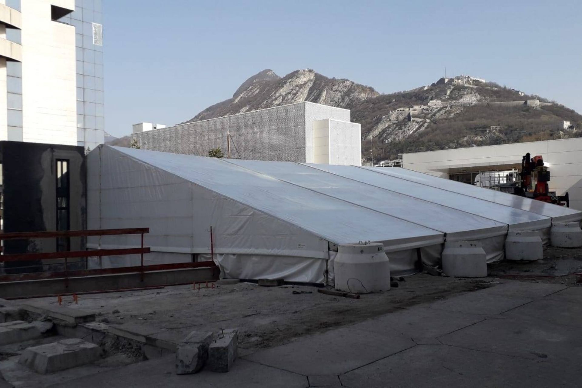 Location de chapiteaux par LDC pour couvrir un chantier BTP