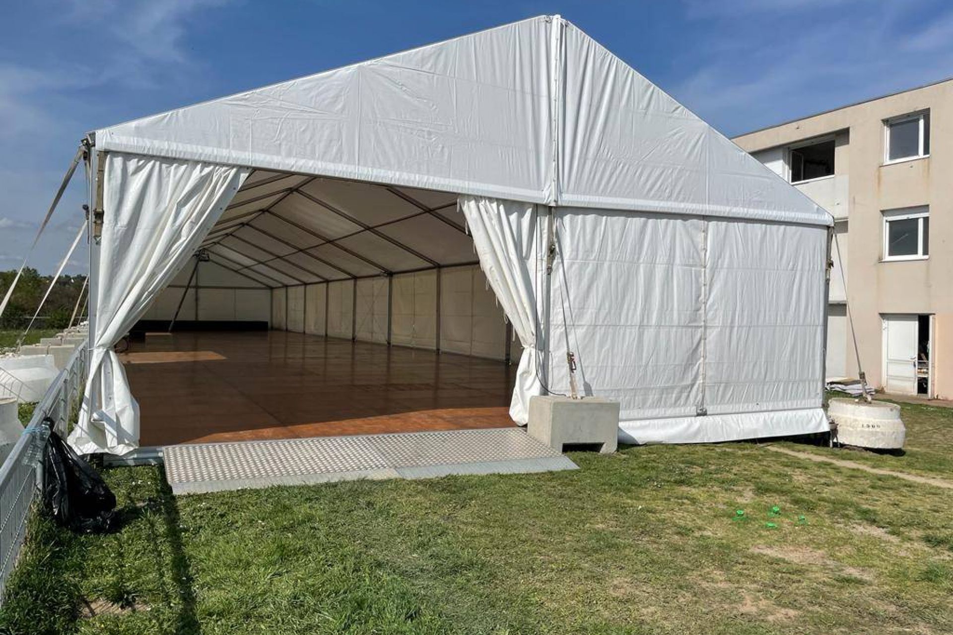 Location de chapiteau pour soirée étudiante à Lyon avec LDC