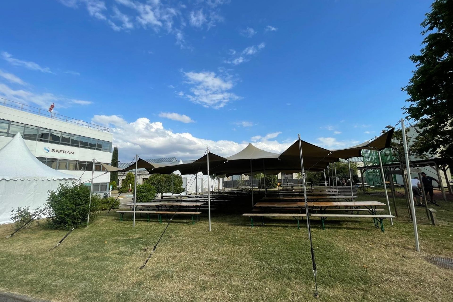 Location de chapiteaux avec agence événementielle pour événement économique Safran Lyon