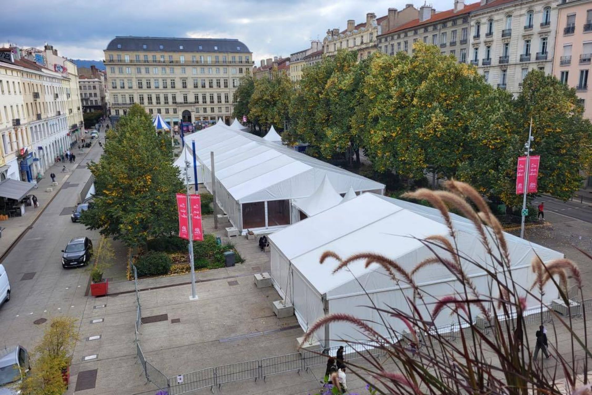 LDC fournit plusieurs chapiteaux pour la Fête du livre, événement culturel à Saint Etienne