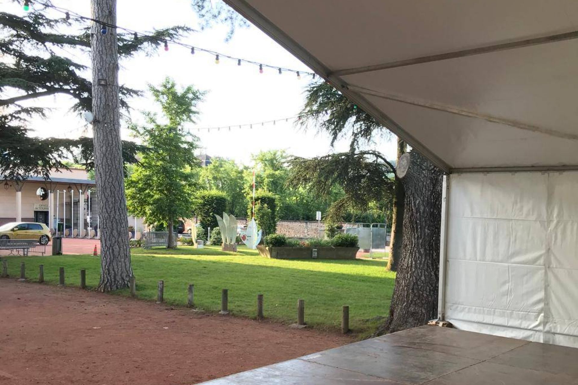 Location de tente multiforme et chapiteaux garden par LDC pour fête dans le Beaujolais