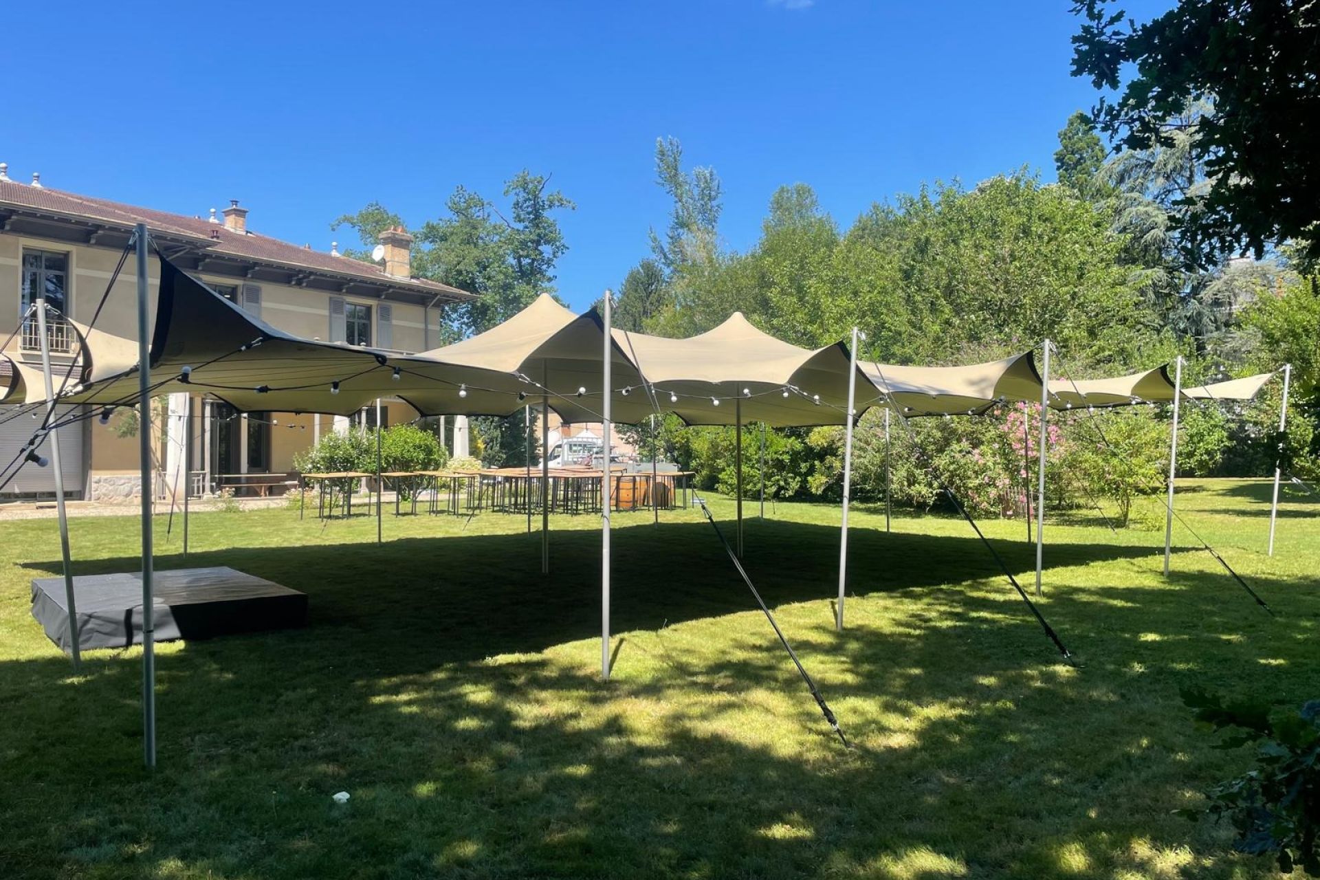 location de chapiteaux atypiques originaux pour des événements Lyon