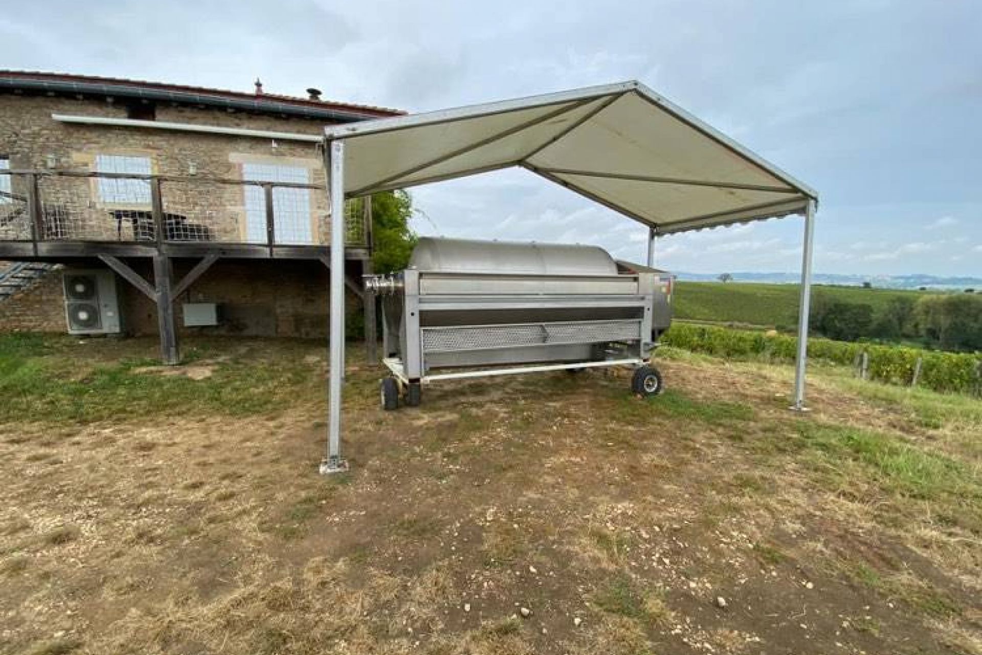 LDC loue des chapiteaux pour faciliter les vendanges en Bourgogne, Côtes du Rhône et Beaujolais