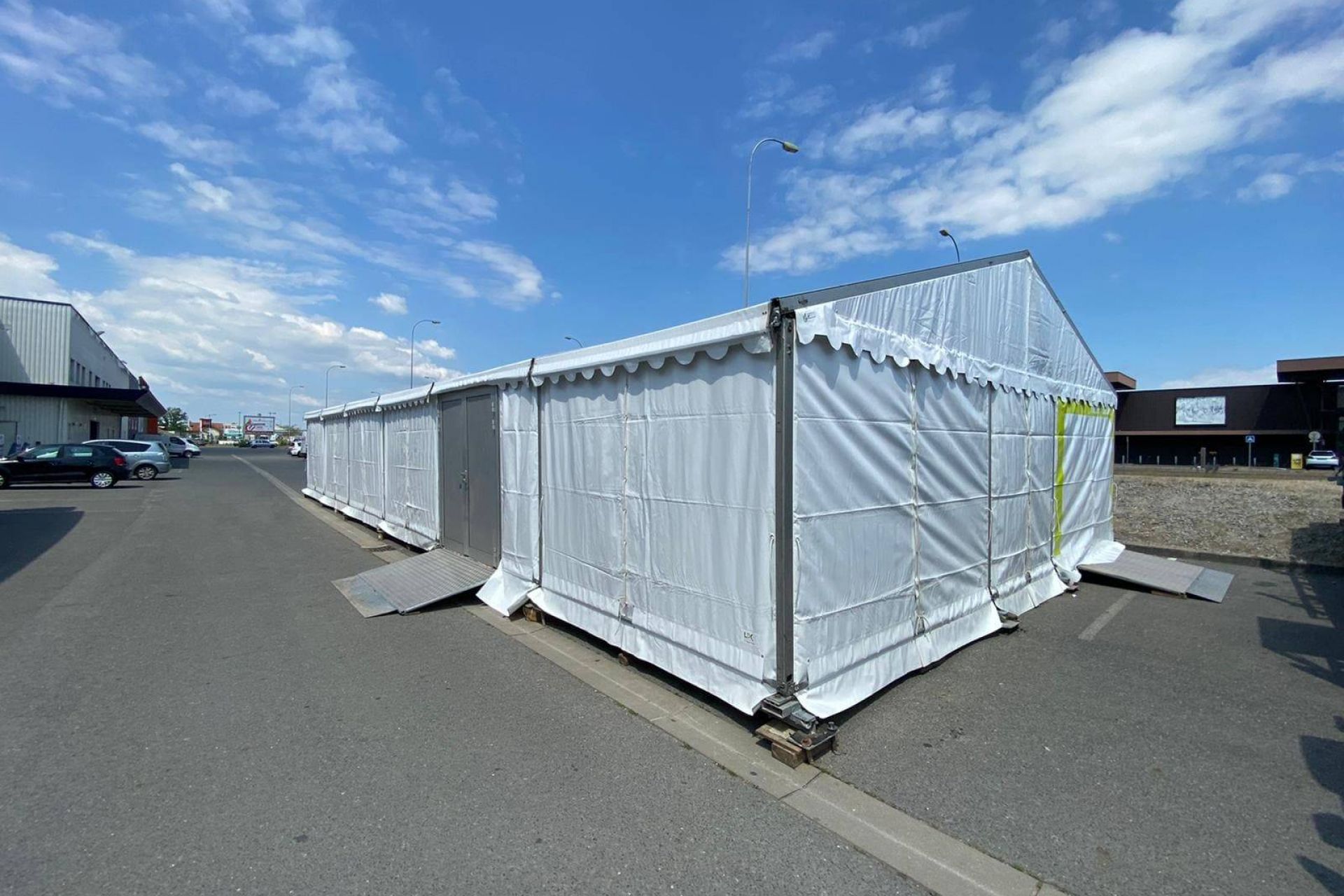 Location de chapiteaux moyenne et longue durée par LDC pour des entreprises