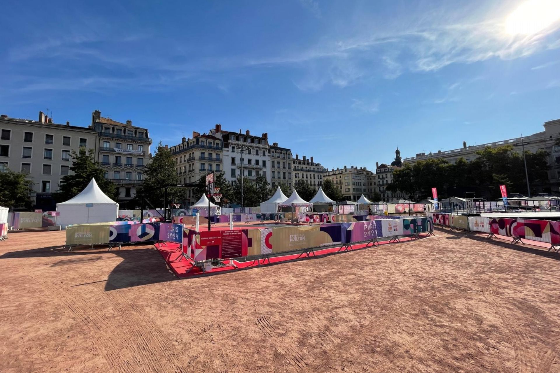 Location de chapiteaux pointus pagodes 5x5 garden cottages pour événements Lyon Mâcon Bourgogne Rhône Alpes