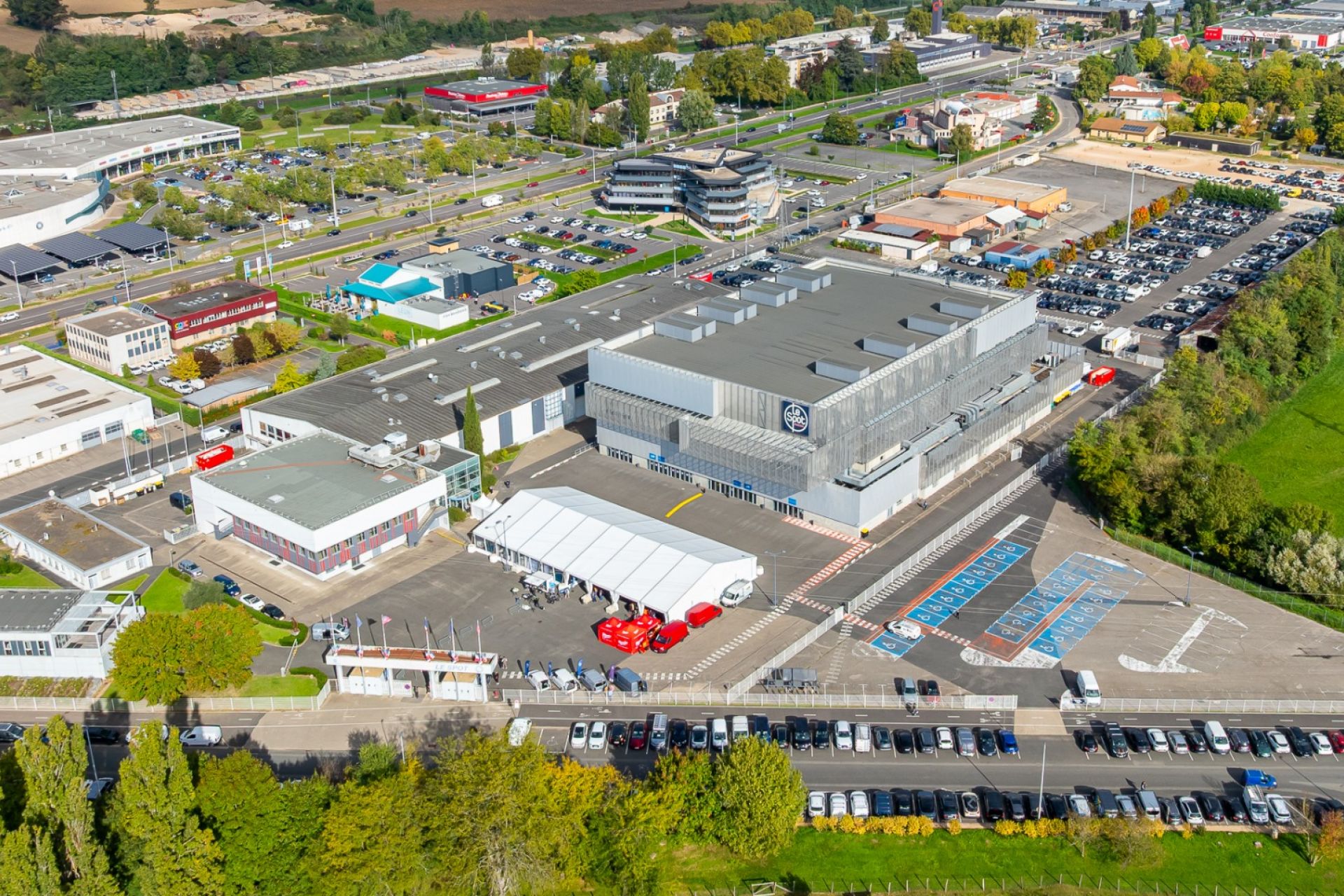 Chapiteaux pour salon professionnel extension par expo événement économique entreprise