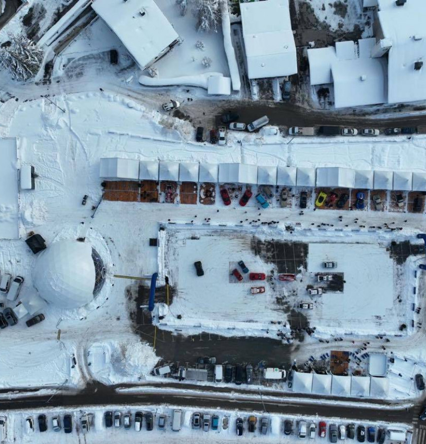 Concours d'automobiles sous la neige