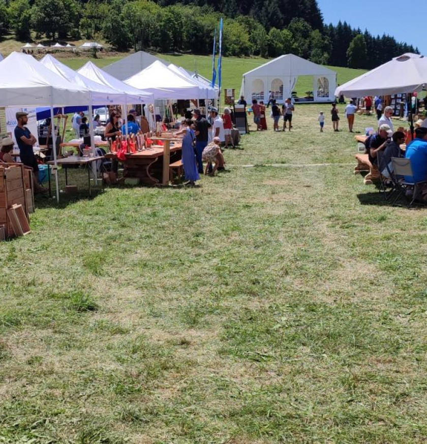 Location de chapiteaux LDC pour la fête du bois : multiformes, traditionnels et garden cottage