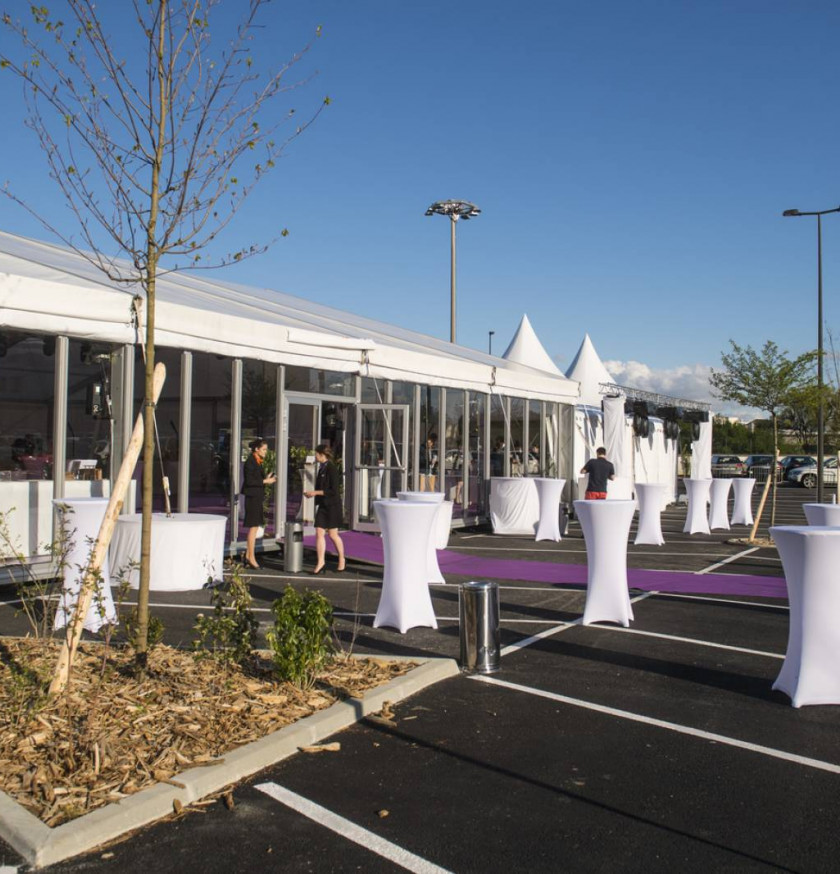 Inauguration d'une entreprise dans la région de Lyon.